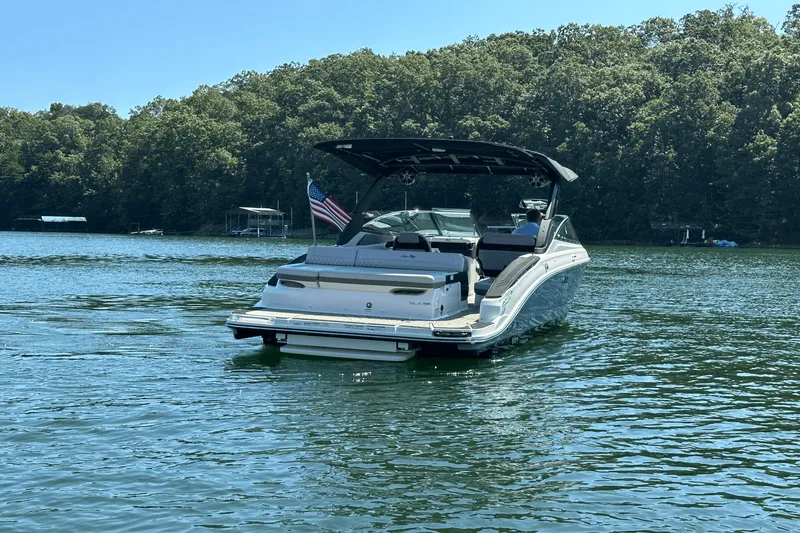 Slide: The Image of Sea Ray SLX 280 2025 - 3