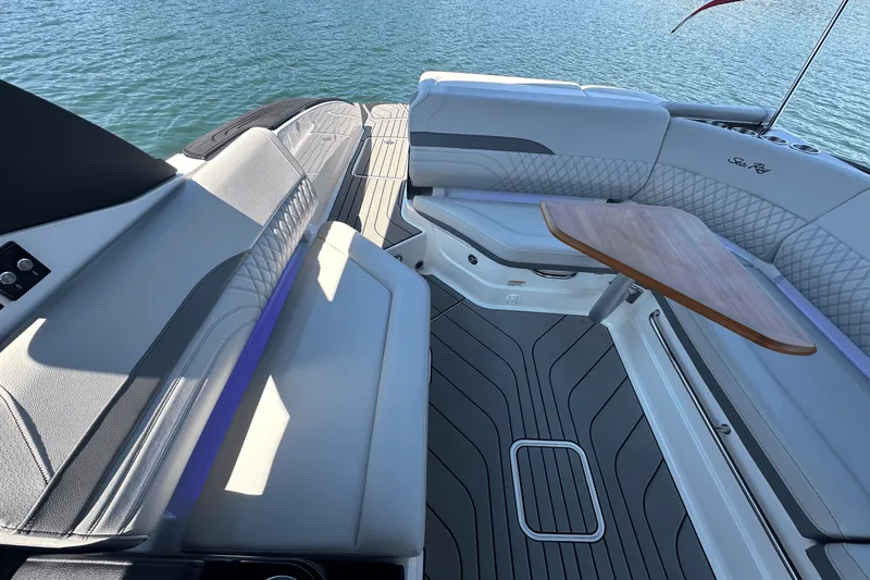 Slide: The Image of Sea Ray SLX 280 2025 - 30