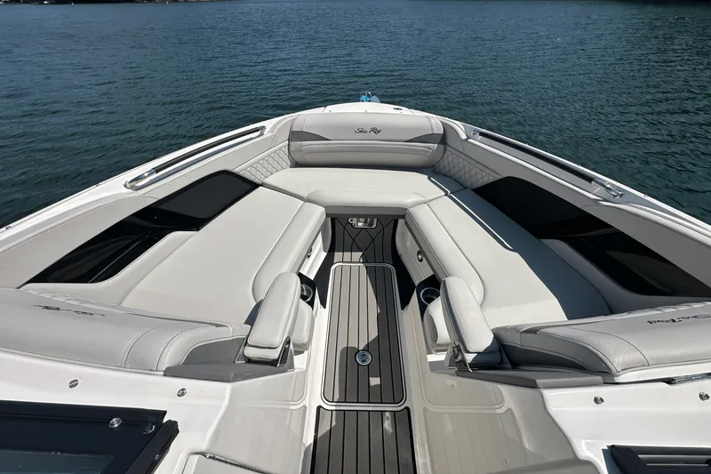 Slide: The Image of Sea Ray SLX 280 2025 - 8