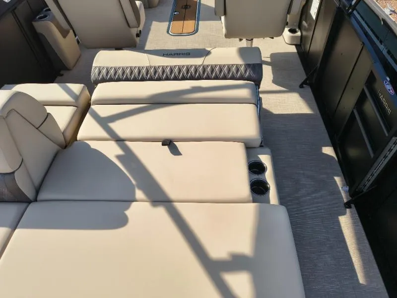 Slide: The Image of Harris CRUISER 230 2027 - 10