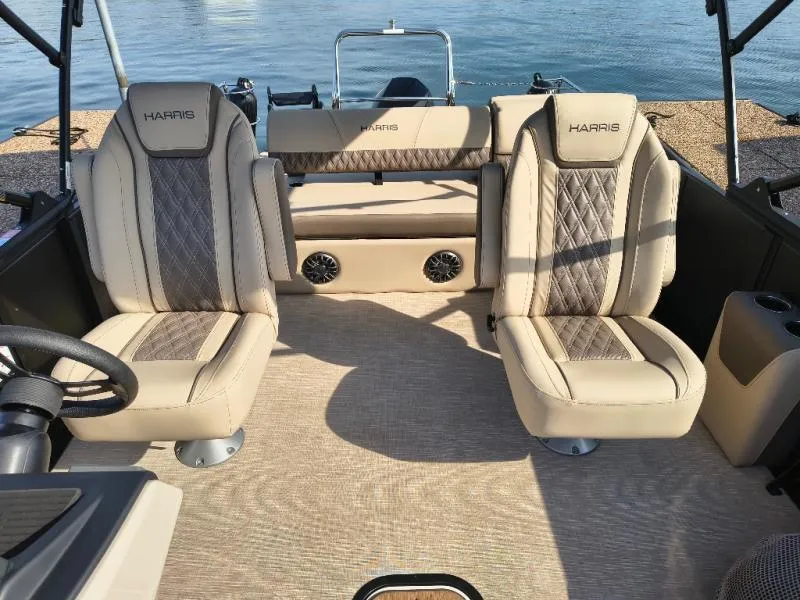 Slide: The Image of Harris CRUISER 230 2027 - 7