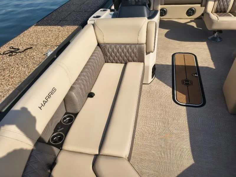 Slide: The Image of Harris CRUISER 230 2027 - 5