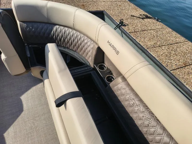 Slide: The Image of Harris CRUISER 230 2027 - 16