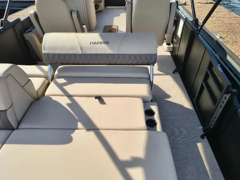 Slide: The Image of Harris CRUISER 230 2027 - 9