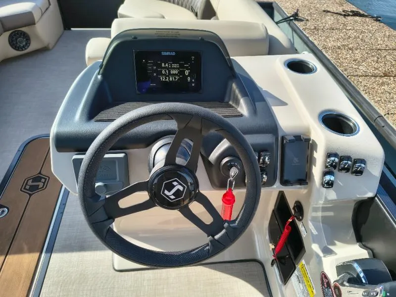Slide: The Image of Harris CRUISER 230 2027 - 12