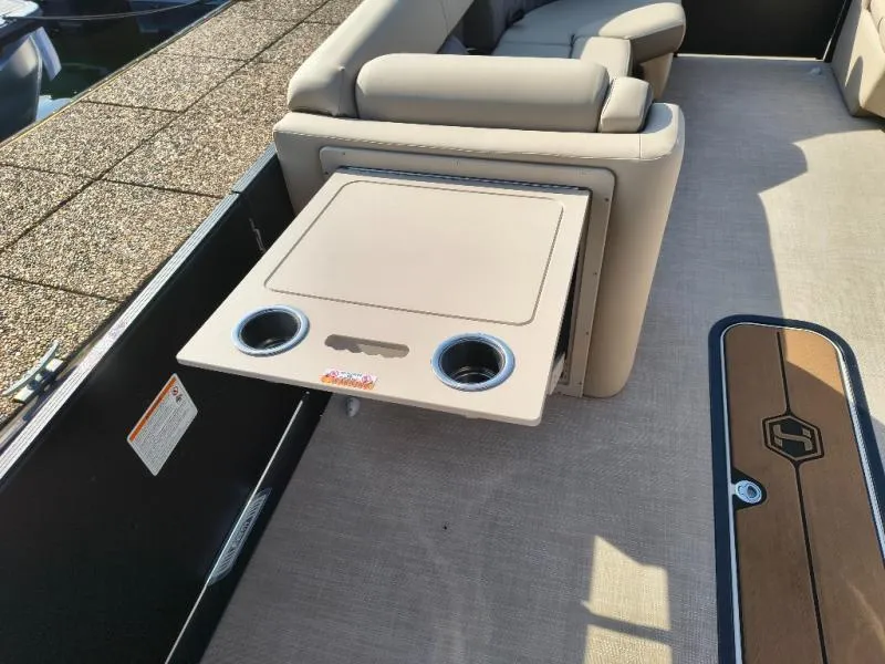 Slide: The Image of Harris CRUISER 230 2027 - 15