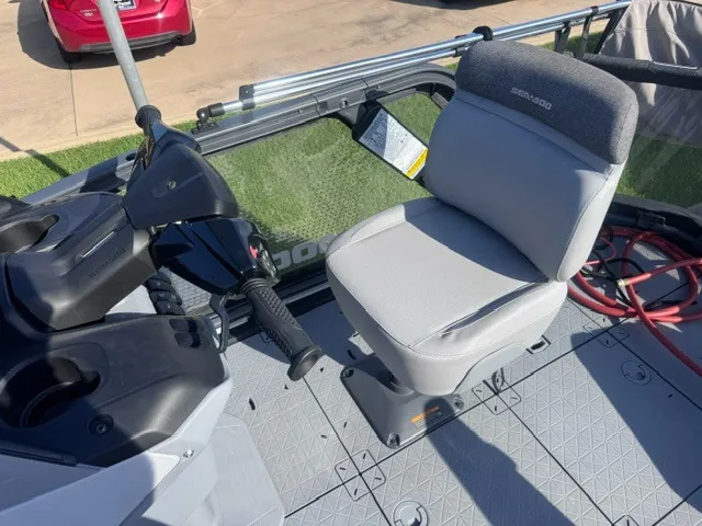 Slide: The Image of Sea Doo SWITCH COMPACT 2024 - 9