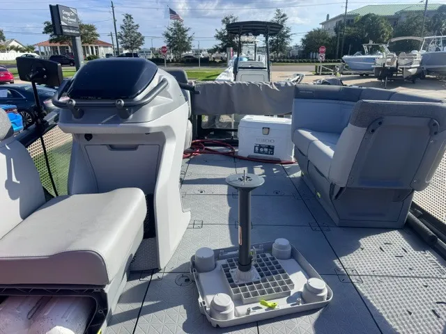 Slide: The Image of Sea Doo SWITCH COMPACT 2024 - 5