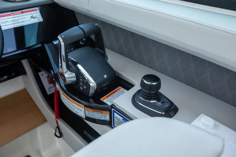 Slide: The Image of Sea Ray SLX 400 Outboard 2026 - 41