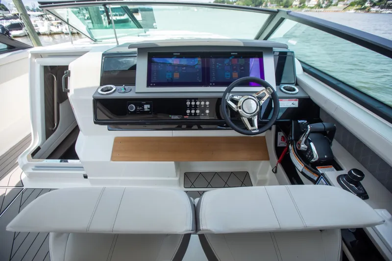 Slide: The Image of Sea Ray SLX 400 Outboard 2026 - 50