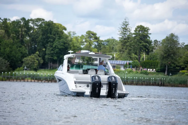 Slide: The Image of Sea Ray SLX 400 Outboard 2026 - 7