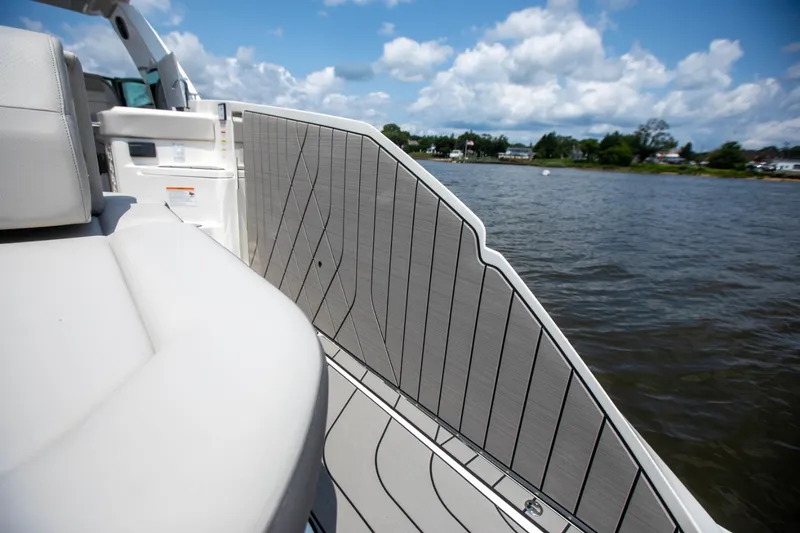 Slide: The Image of Sea Ray SLX 400 Outboard 2026 - 20