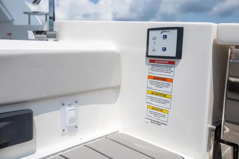 Slide: The Image of Sea Ray SLX 400 Outboard 2026 - 61