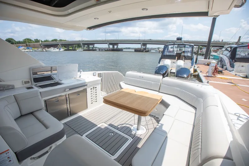 Slide: The Image of Sea Ray SLX 400 Outboard 2026 - 27