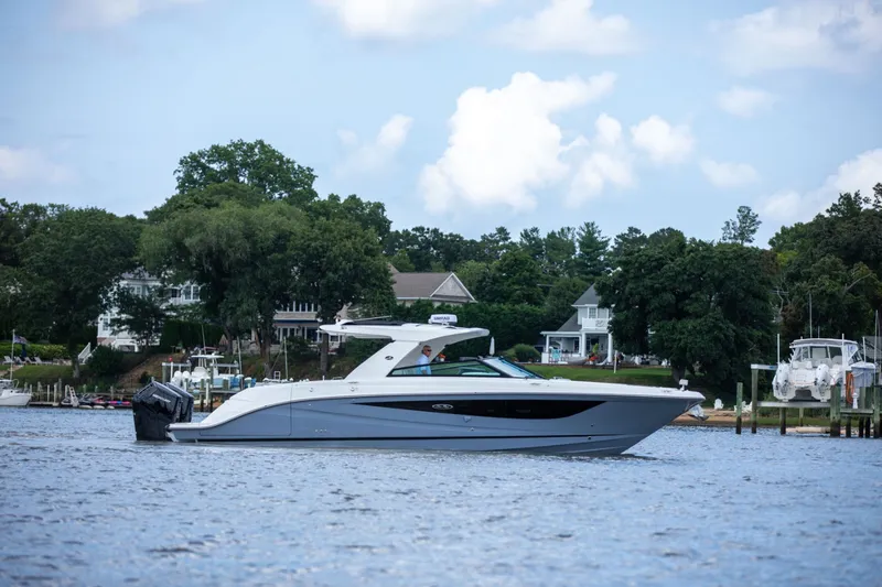 Slide: The Image of Sea Ray SLX 400 Outboard 2026 - 6
