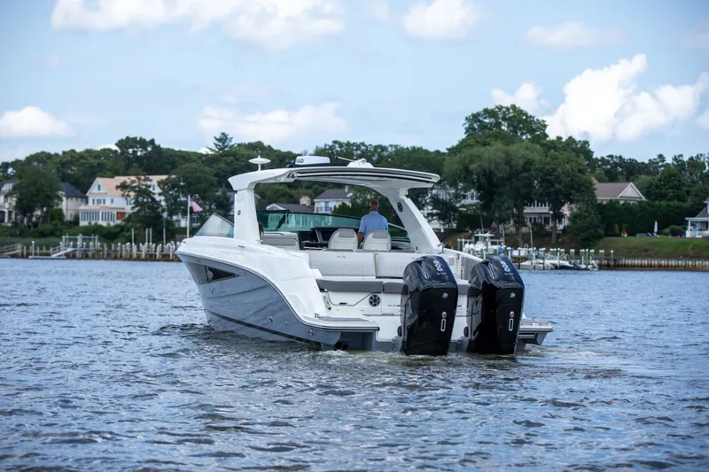 Slide: The Image of Sea Ray SLX 400 Outboard 2026 - 9