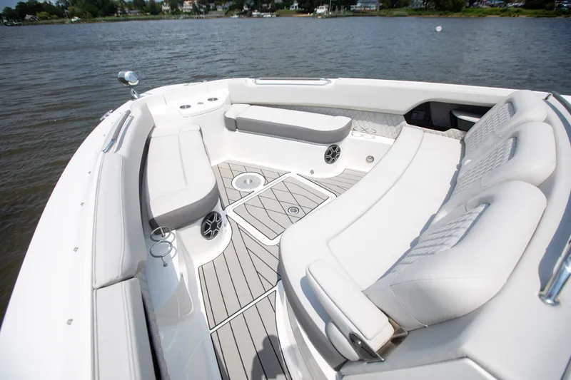 Slide: The Image of Sea Ray SLX 400 Outboard 2026 - 57