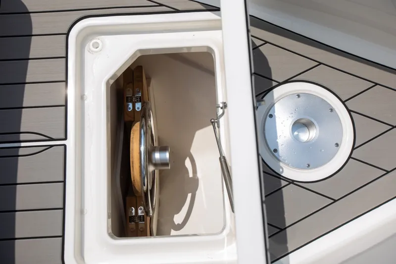 Slide: The Image of Sea Ray SLX 400 Outboard 2026 - 63