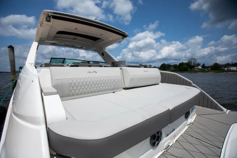 Slide: The Image of Sea Ray SLX 400 Outboard 2026 - 15