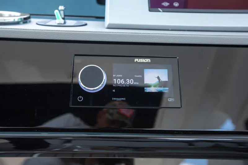 Slide: The Image of Sea Ray SLX 400 Outboard 2026 - 43