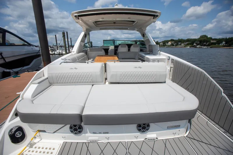 Slide: The Image of Sea Ray SLX 400 Outboard 2026 - 17