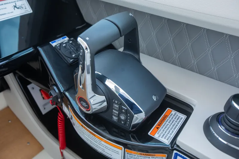 Slide: The Image of Sea Ray SLX 400 Outboard 2026 - 46