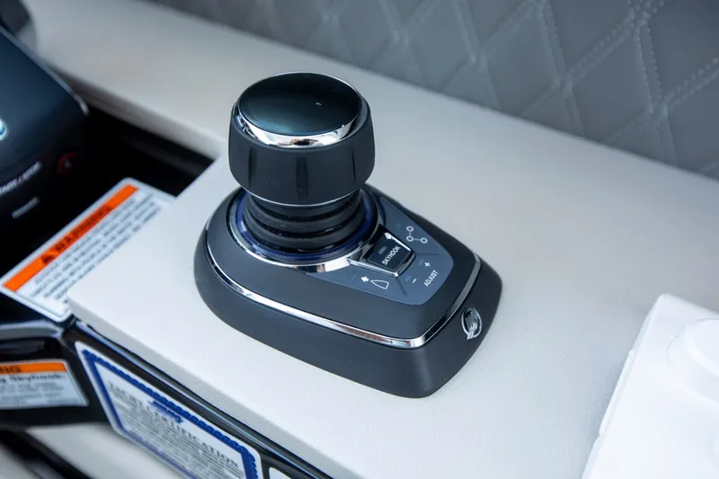 Slide: The Image of Sea Ray SLX 400 Outboard 2026 - 47