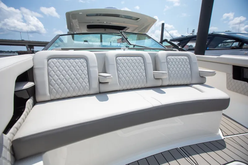 Slide: The Image of Sea Ray SLX 400 Outboard 2026 - 59