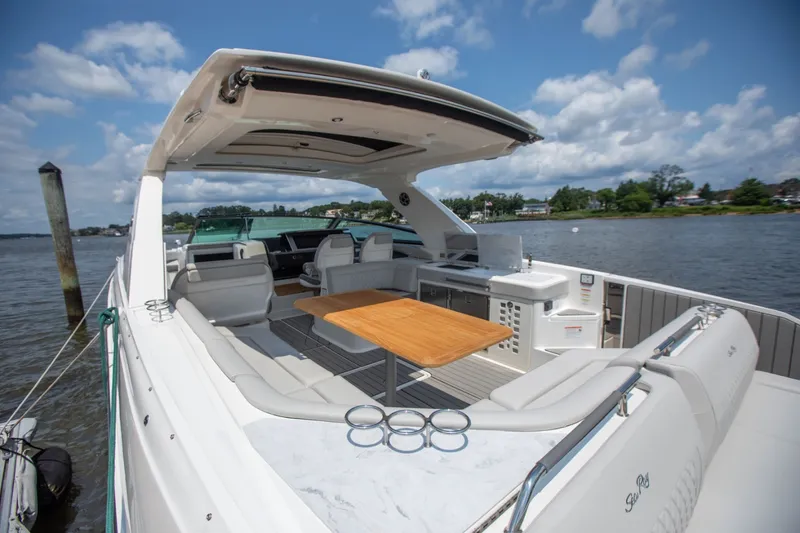 Slide: The Image of Sea Ray SLX 400 Outboard 2026 - 24