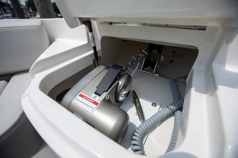 Slide: The Image of Sea Ray SLX 400 Outboard 2026 - 65