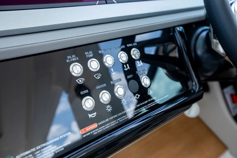 Slide: The Image of Sea Ray SLX 400 Outboard 2026 - 44
