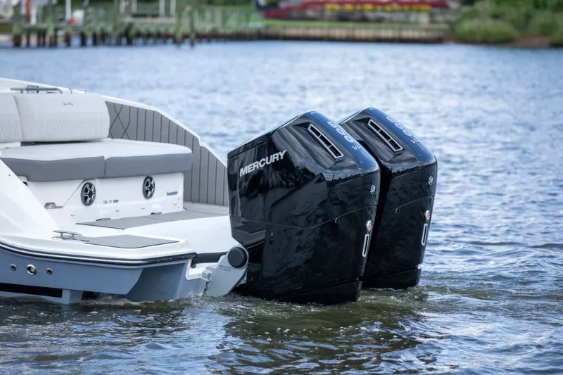 Slide: The Image of Sea Ray SLX 400 Outboard 2026 - 10