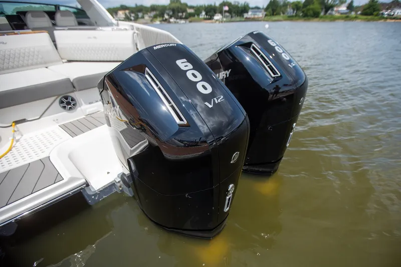 Slide: The Image of Sea Ray SLX 400 Outboard 2026 - 11