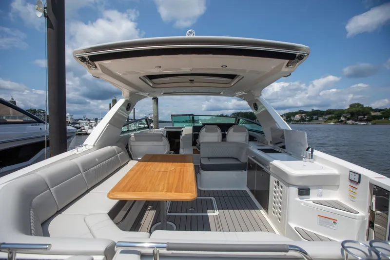 Slide: The Image of Sea Ray SLX 400 Outboard 2026 - 25