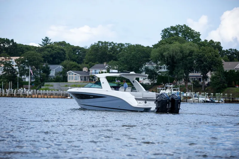 Slide: The Image of Sea Ray SLX 400 Outboard 2026 - 2