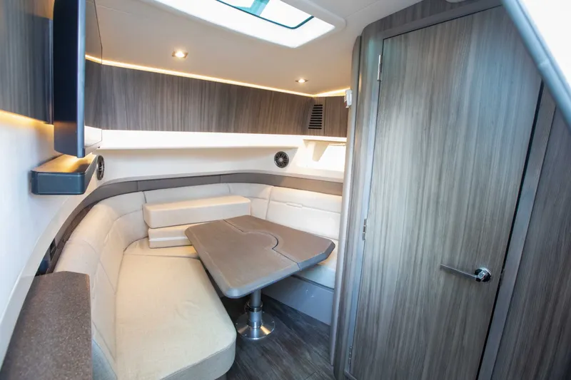 Slide: The Image of Sea Ray SLX 400 Outboard 2026 - 52