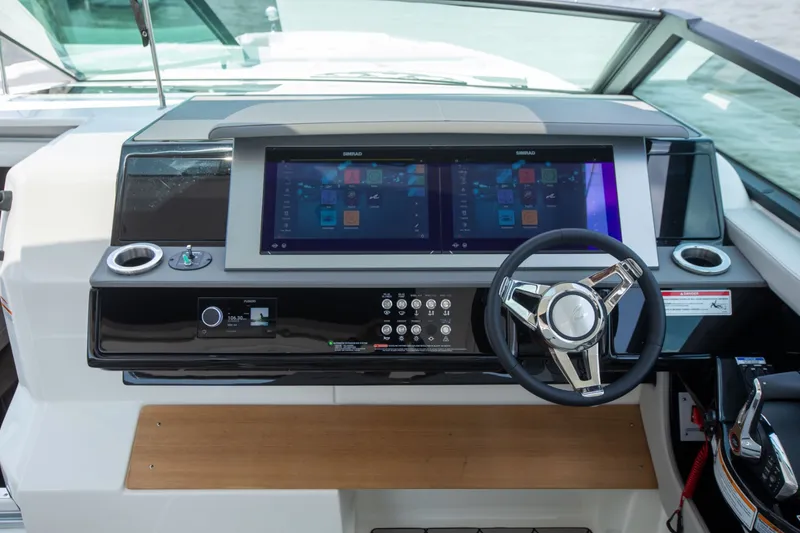 Slide: The Image of Sea Ray SLX 400 Outboard 2026 - 40