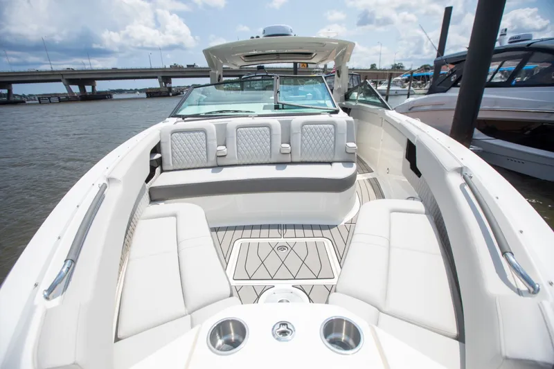 Slide: The Image of Sea Ray SLX 400 Outboard 2026 - 58