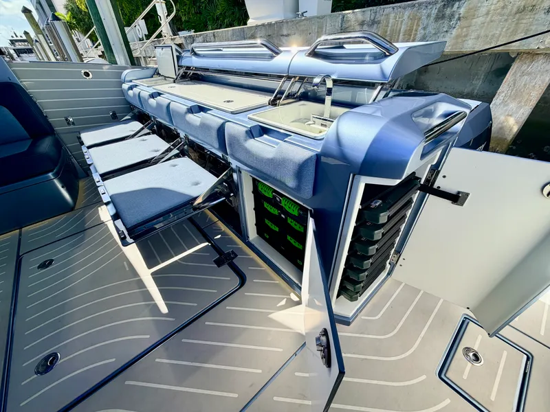 Slide: The Image of Galeon 375 GTO 2024 - 26