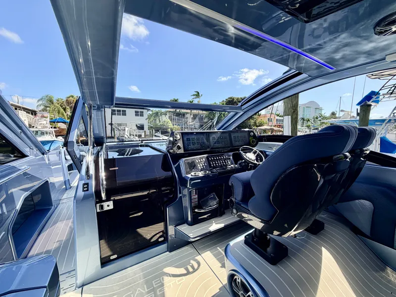 Slide: The Image of Galeon 375 GTO 2024 - 22