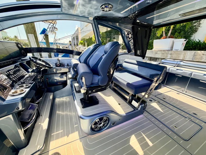 Slide: The Image of Galeon 375 GTO 2024 - 24