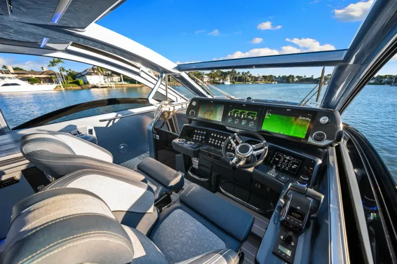 Slide: The Image of Galeon 375 GTO 2024 - 16