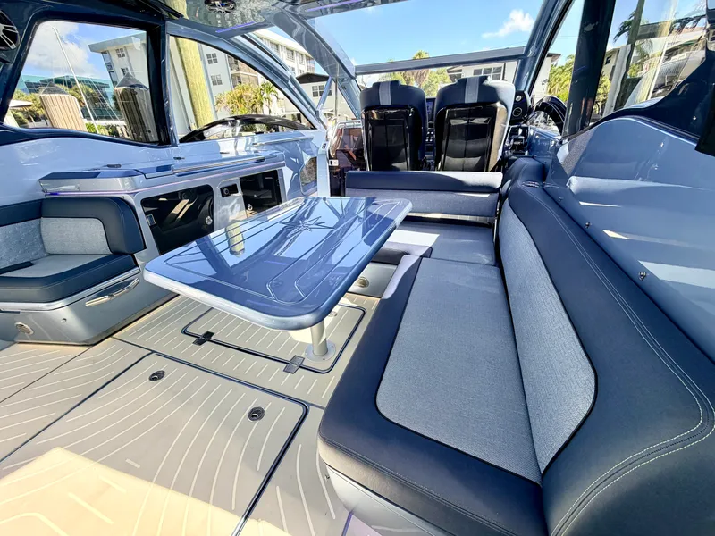 Slide: The Image of Galeon 375 GTO 2024 - 12