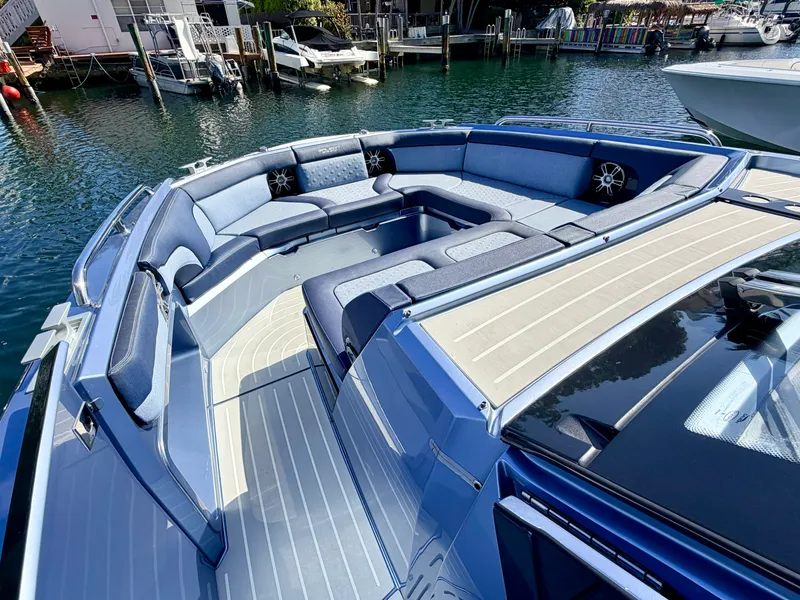 Slide: The Image of Galeon 375 GTO 2024 - 32