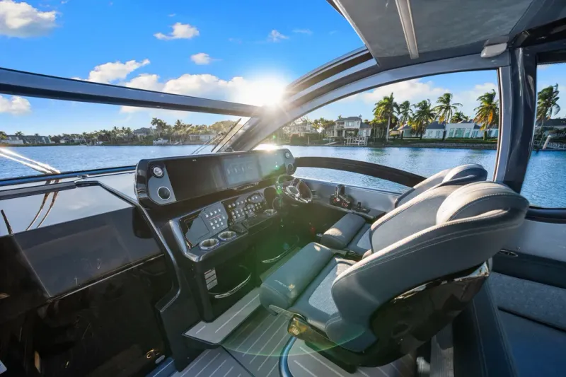 Slide: The Image of Galeon 375 GTO 2024 - 15