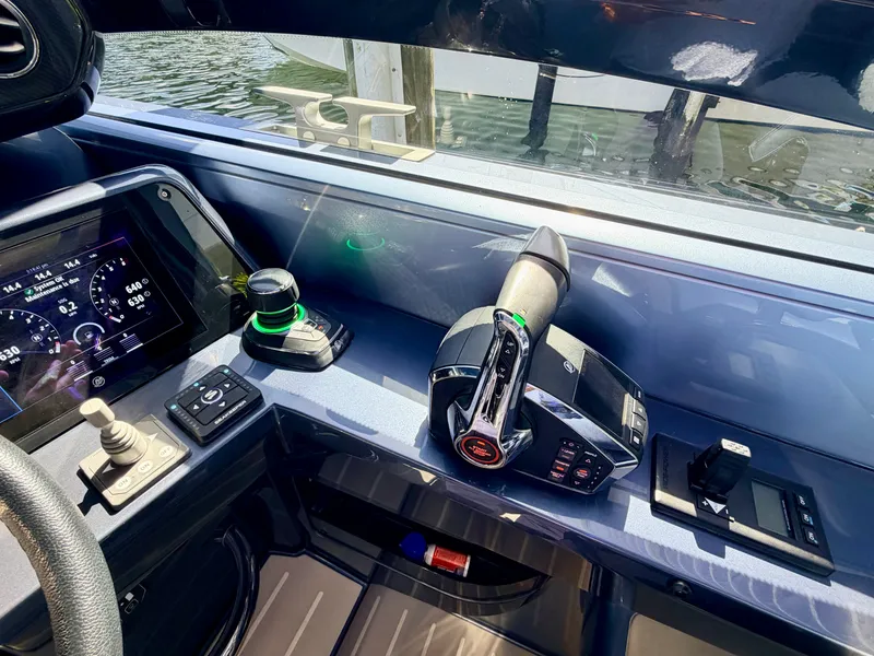 Slide: The Image of Galeon 375 GTO 2024 - 29