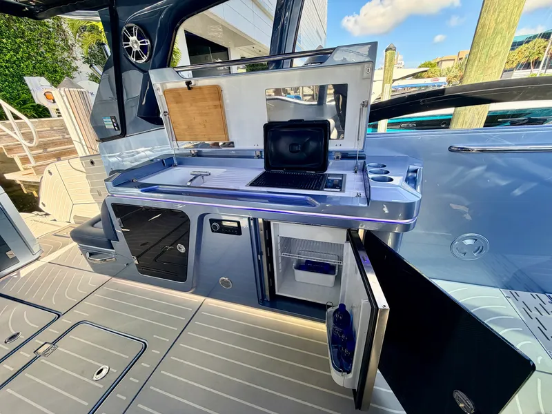 Slide: The Image of Galeon 375 GTO 2024 - 18