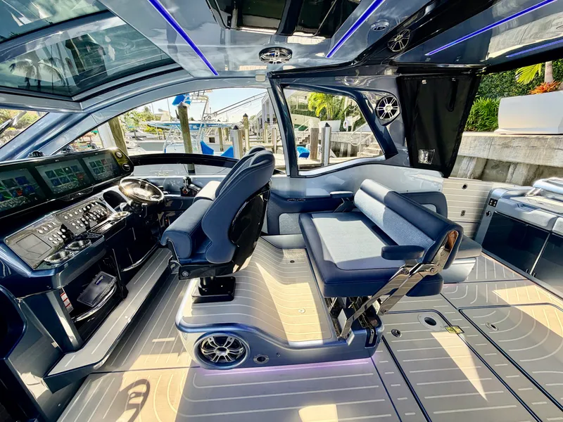Slide: The Image of Galeon 375 GTO 2024 - 15