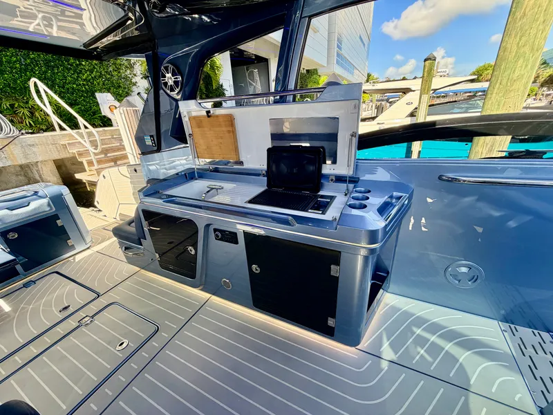 Slide: The Image of Galeon 375 GTO 2024 - 12