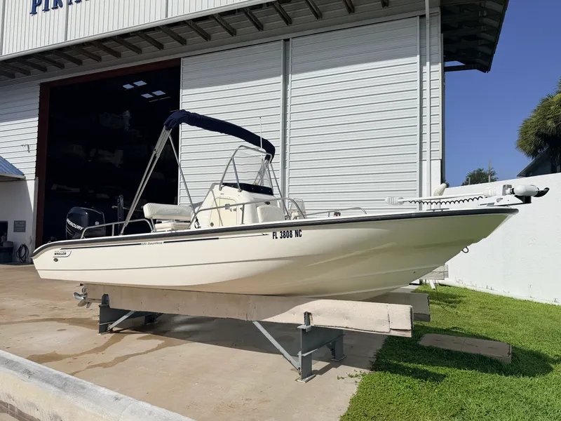Slide: The Image of Boston Whaler 220 DAUNTLESS 2006 - 4